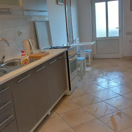 Karin Hani * Gornji Karin