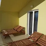Apartament Karin Hani