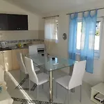 Apartament Karin Hani