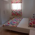 Apartament Karin Hani *