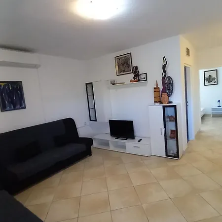 Apartament Karin Hani